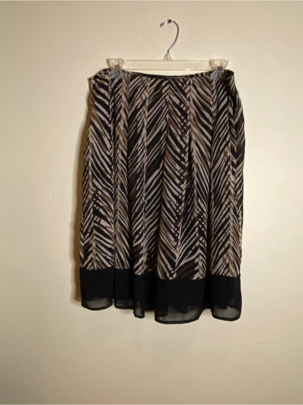 I.N. Studio Black Beige Chevron Pleated Skirt Size 8 Polyester